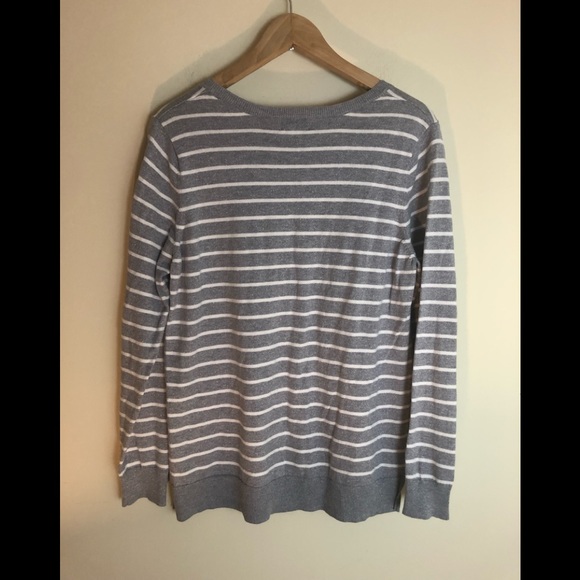 Old navy silver and white sweater - Picture 2 of 5